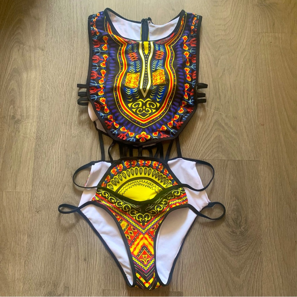 One Piece Bathing Swim Suit Women’s Size L Multicolour Print Straps Back Zip